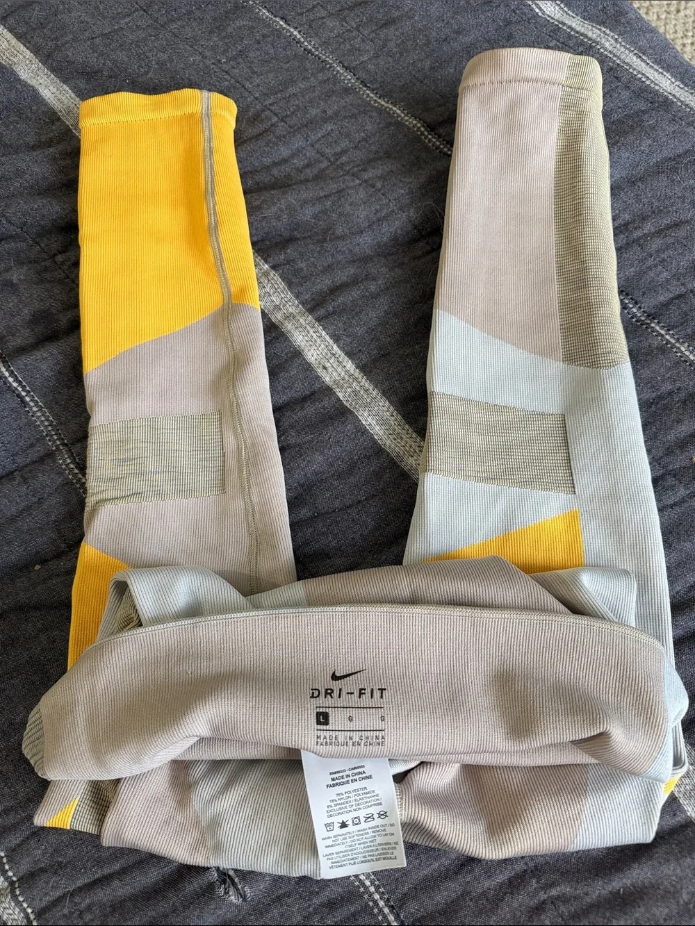 Nike Colorblock Leggings in Yellow and Tan